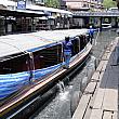 バンコク市内を東西に流れるセンセーブ運河沿いの場所に行くなら渋滞の無い運河ボートが便利です。但し水はとても臭いです。