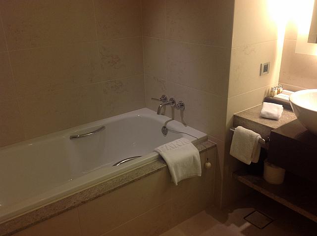 バスタブもゆったり