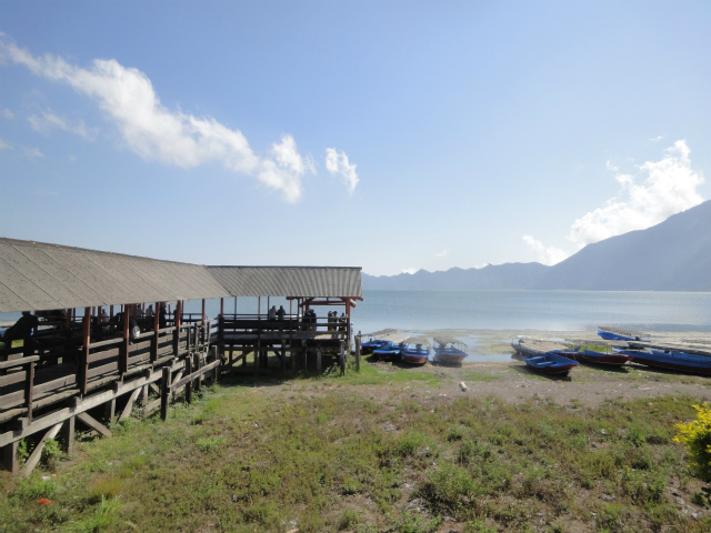 ここからトゥルニャン行きのボートにが出発