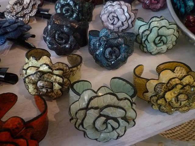 コブラのリスト・バンド　5万9000ルピア