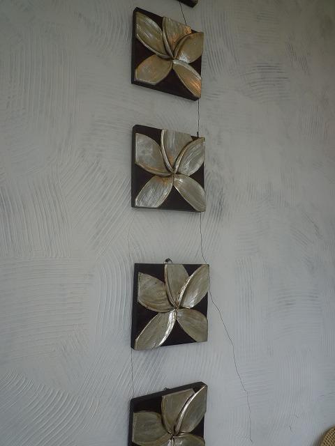 ジュプンのウッド・プレート　8万4000ルピア