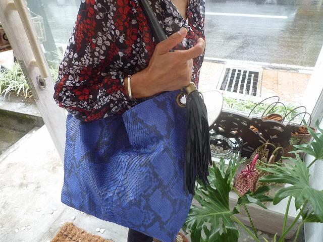 パイソン・ショルダー・バッグ　150万ルピア