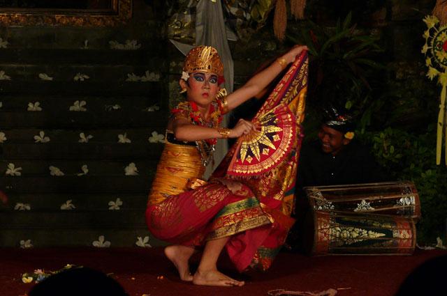 クビャール独特の中腰の格好