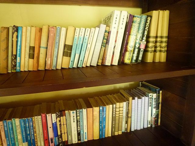 日本語の書籍も。