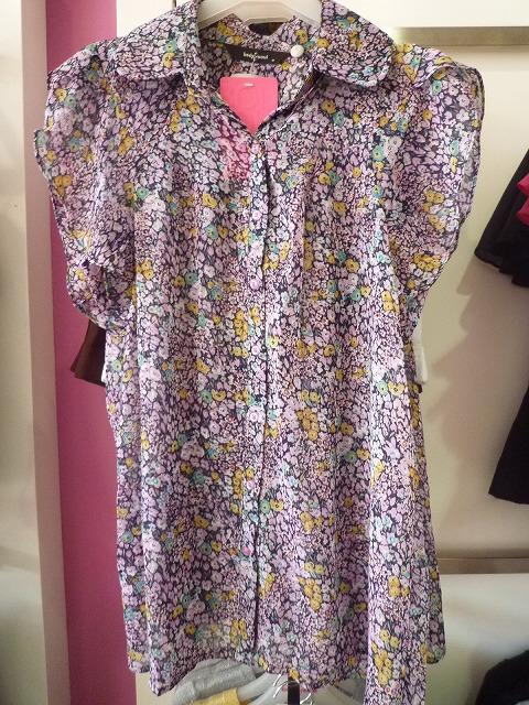 シットバーグ・シャツ　25万5000ルピア