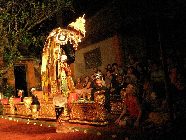 子供の観客を物色中