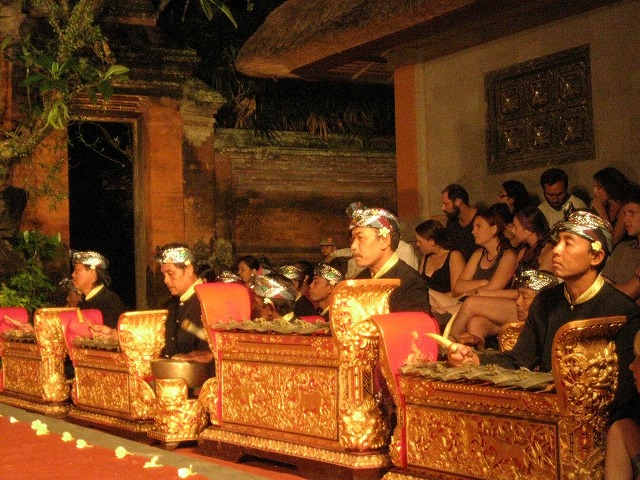 演奏の前に奏者もお清め