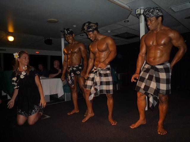 スカートめくり上げちゃった！ちょ、ちょっとそれは（汗）