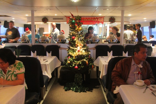 船内のデコレーションもクリスマス風