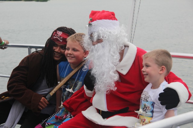 南国のクリスマスでも、サンタさんが登場！