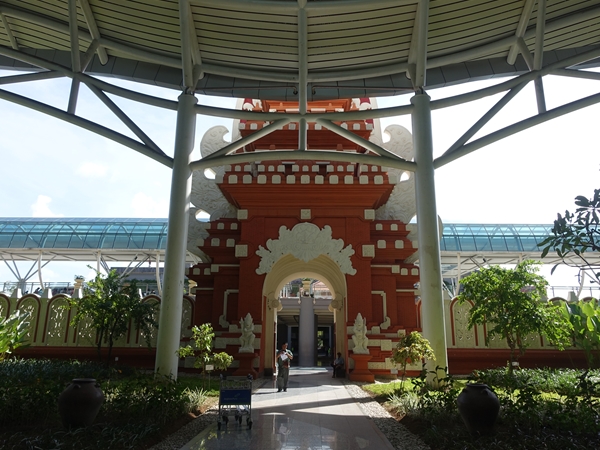 このゲートの先がタクシー乗り場