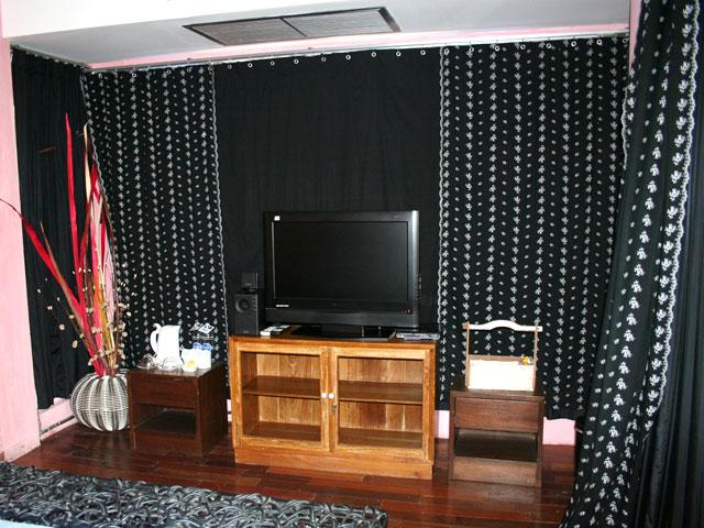 大型液晶テレビ