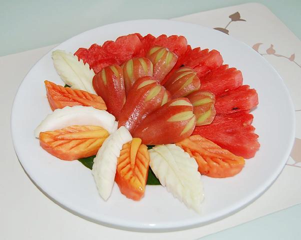 季節のフルーツ盛り合わせ
80バーツ