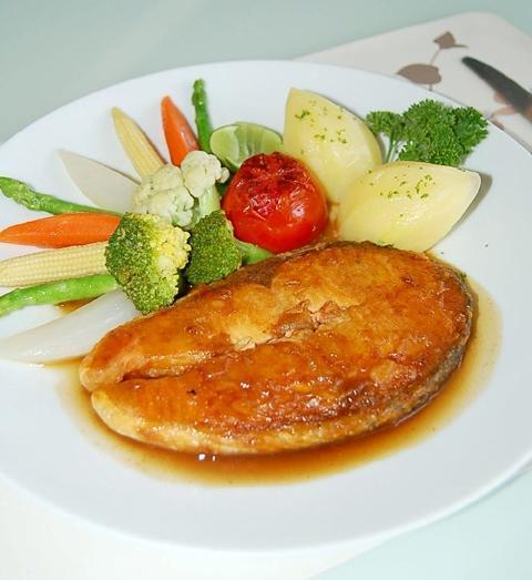 サーモンステーキ
テリヤキソース　250バーツ