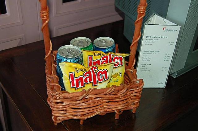 ジュニアスイートルームに置かれているカゴに入ったスナック菓子・ドリンクは無料です。
