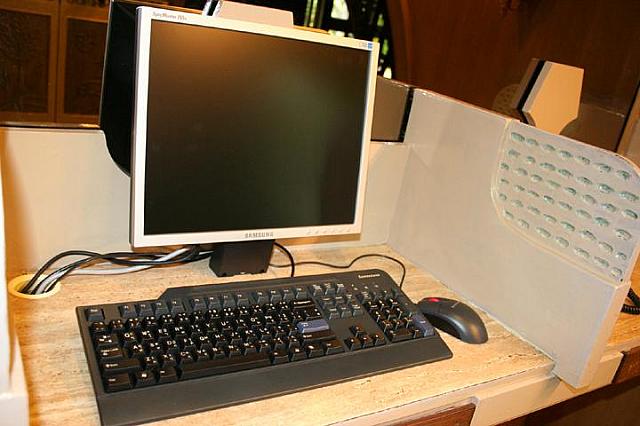 フロントの脇にはネット設備が。