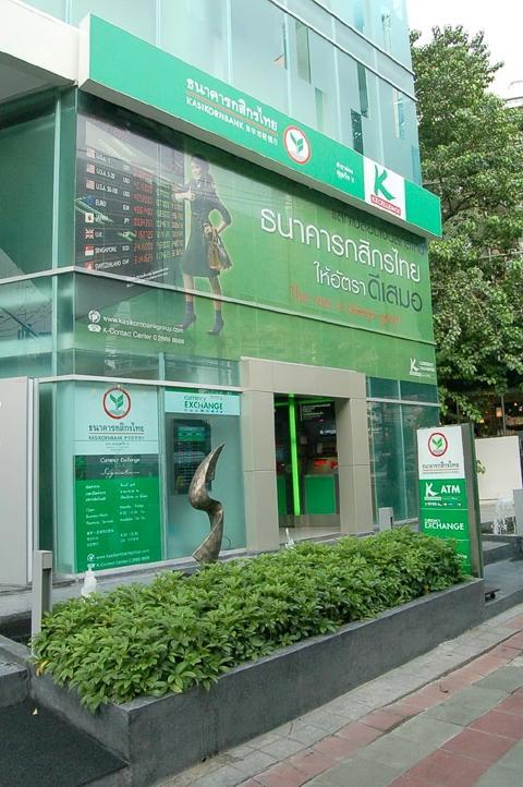 両替屋<br>
ホテル外には銀行の両替、ATMがあるので便利です。