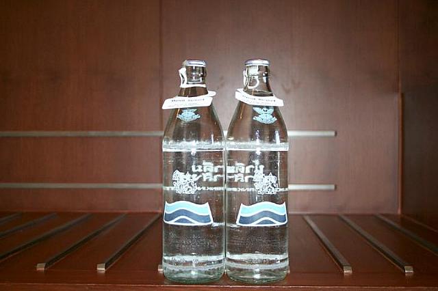 無料の飲料水は1日4本