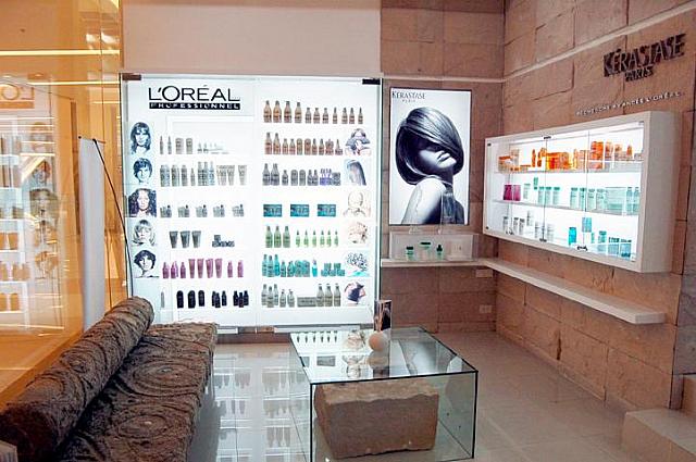 リラックスゾーン<br>
レセプションに続きインターネットやヘアチェックなども無料で出来ます。