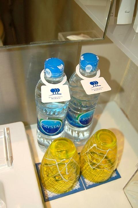 洗面所の無料飲料水は1日2本