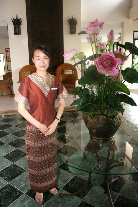 民族衣装的なユニフォーム。