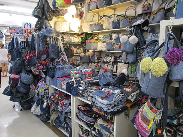 こんなデニム専門のバッグのお店も
