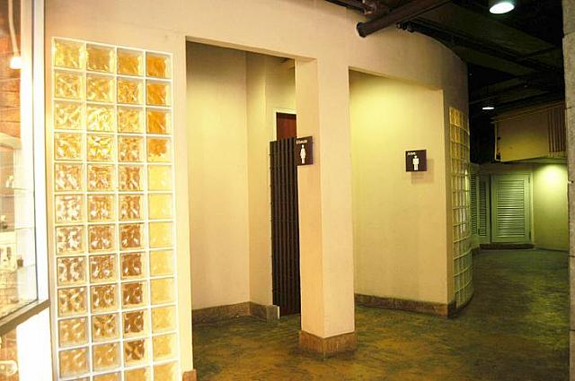 トイレとATM