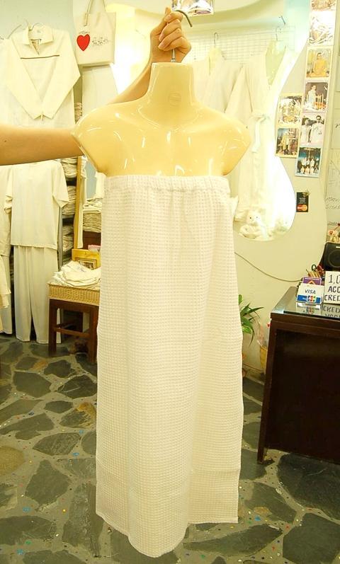 ● 写真左（男女ともS,M,L ４８０バーツ）写真中央、右（男女ともS,M６００バーツ、XL６８０バーツ） 