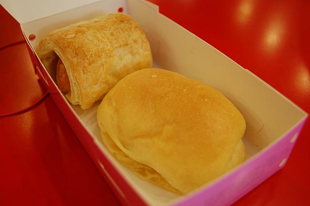 今回は「ソーセージ ロール」と「バター ロール」です
