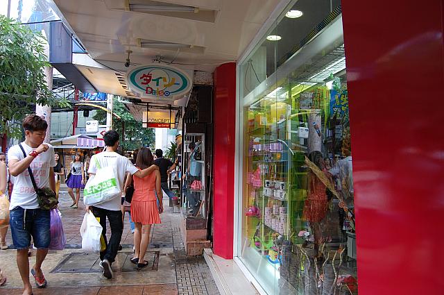 バンコクの原宿、サイアムスクエア内にお店があります。