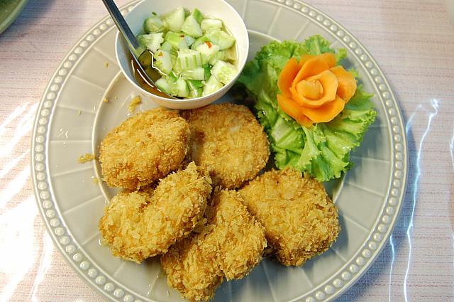 外国人には定番？でもあるエビのすり身揚げ