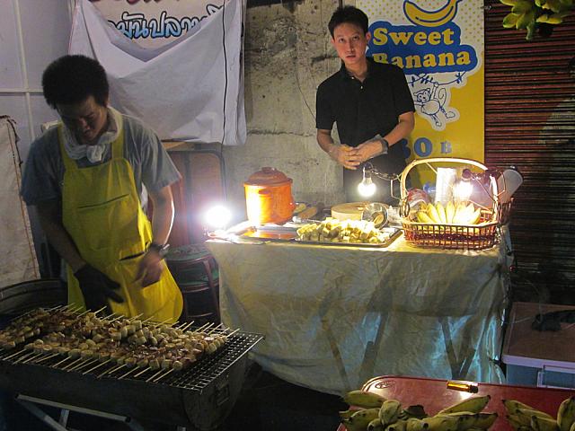 焼きバナナの屋台 30バーツ