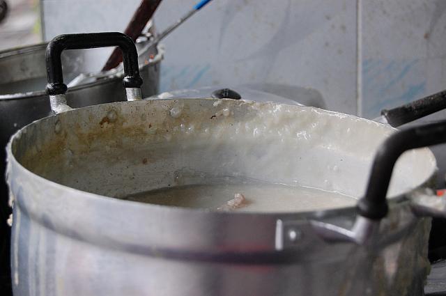 じっくり煮て作るタイのお粥は最高