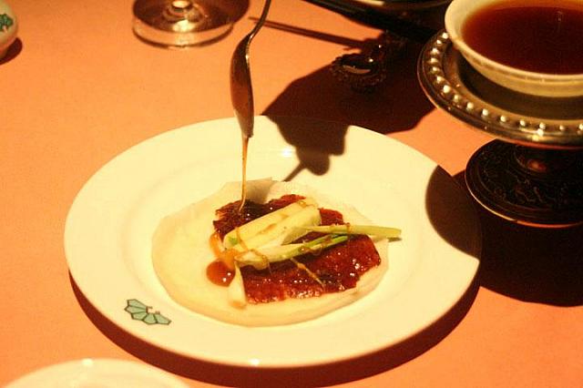 味わいのあるまろやかな甘い特製ダレをトローリとトップに