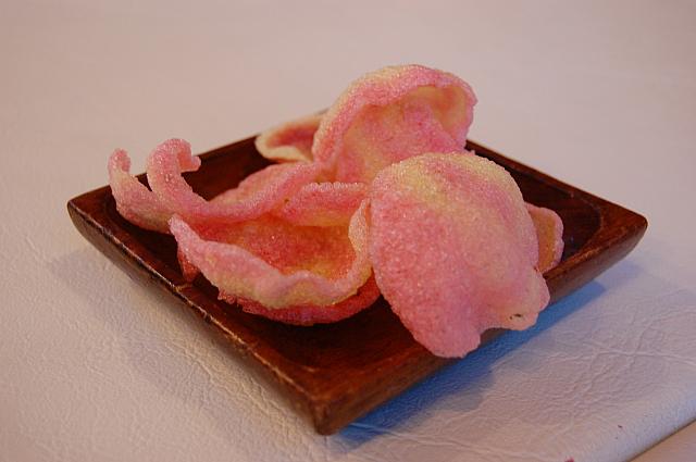 こちらは料理が来るまでのお菓子