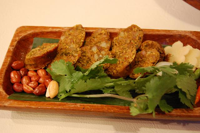本場のチャンマイ料理も味わえます