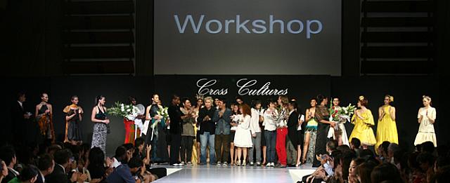 2007年の「クロスカルチャープロジェクト」のカーテンコールの様子