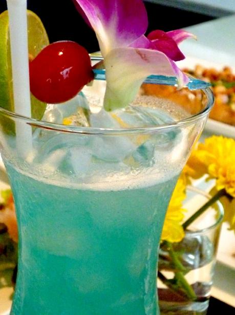 定番の南国仕立て、ボリューム満点の「Blue Hawaii　180B」