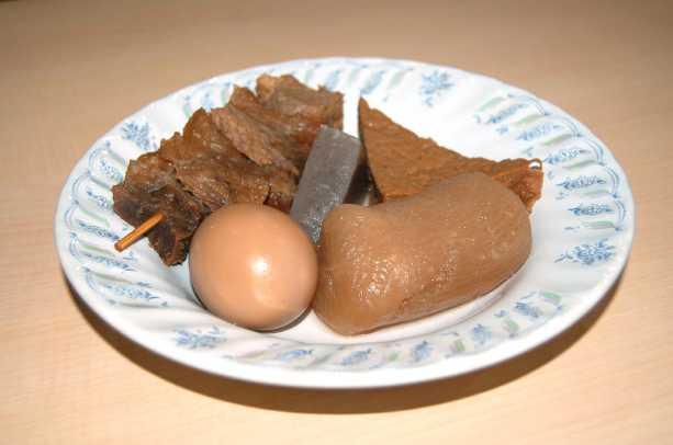 大根、玉子の色を見てください、スジも味が沁みてます