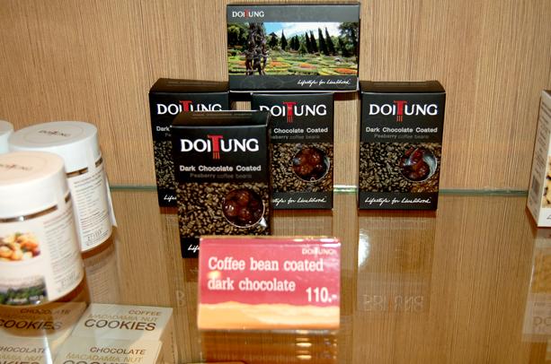 COFFEE BEAN COATED DARK CHOCOLATE 110バーツ