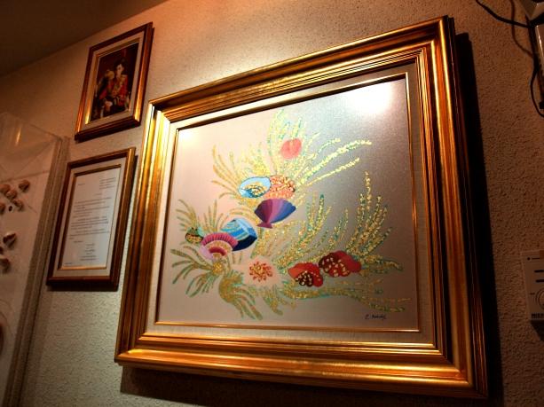 チュラポーン王女殿下が描かれた貝をモチーフにした絵画