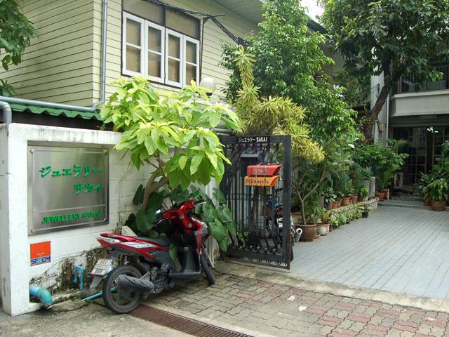 5階建ての家の中に工房とサロンがあります