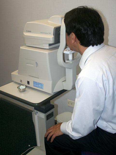 風が目にあたる眼圧検査