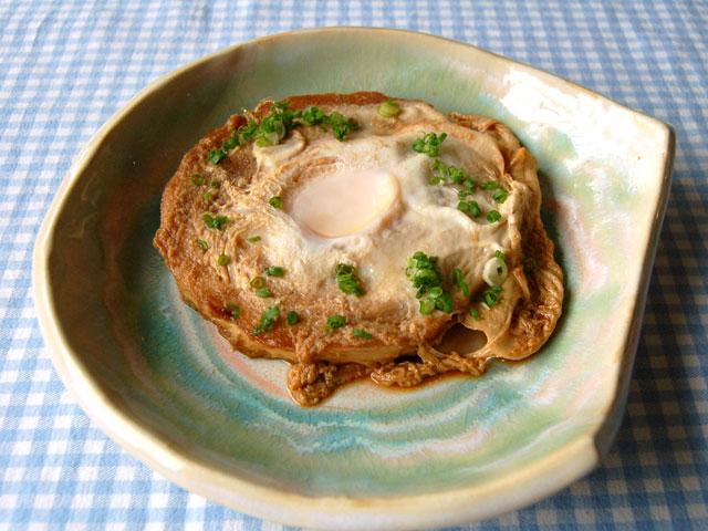 かつとじの様に見えますがお麩です
