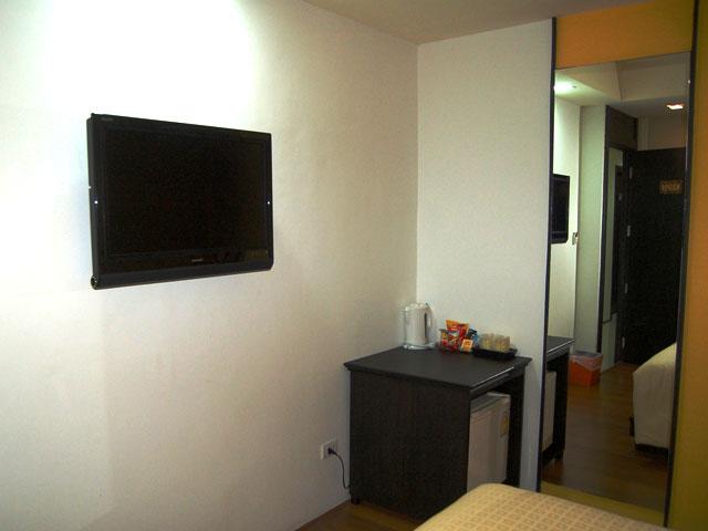 液晶テレビは壁掛け式