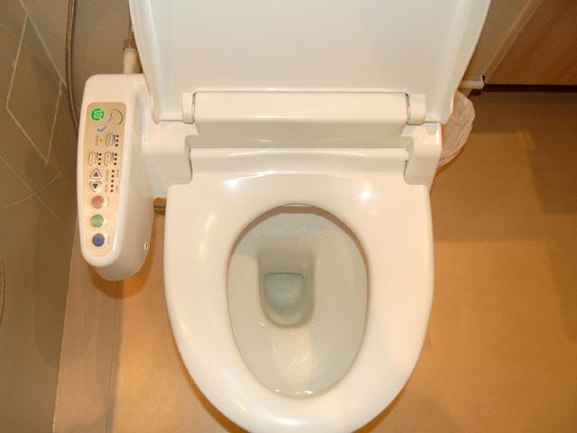 何とウォシュレットが付いています