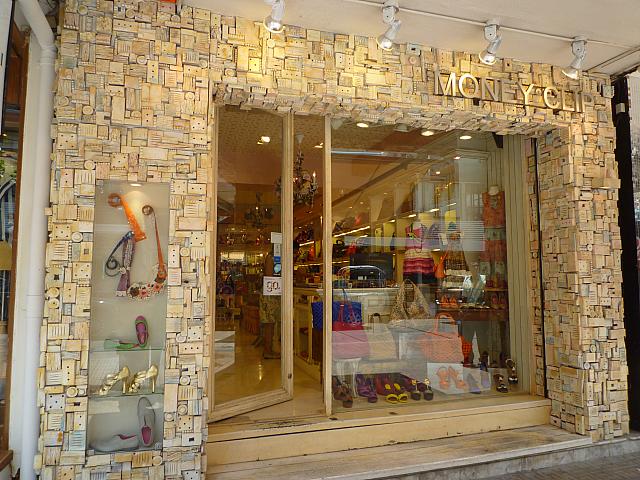 小さなお店だけれどオシャレに飾ればこんなに豪華に！
