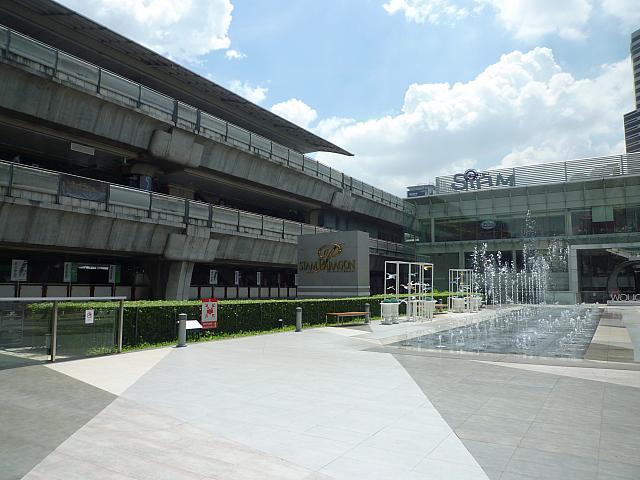 BTSサイアム駅を挟んだ反対側
