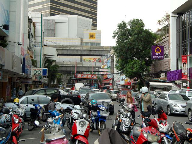 道路全体が駐車場になります