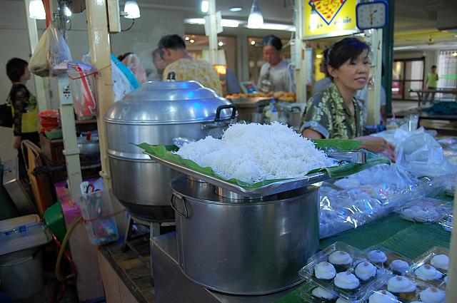 タイのお菓子には白い色をした綺麗なお菓子がたくさん